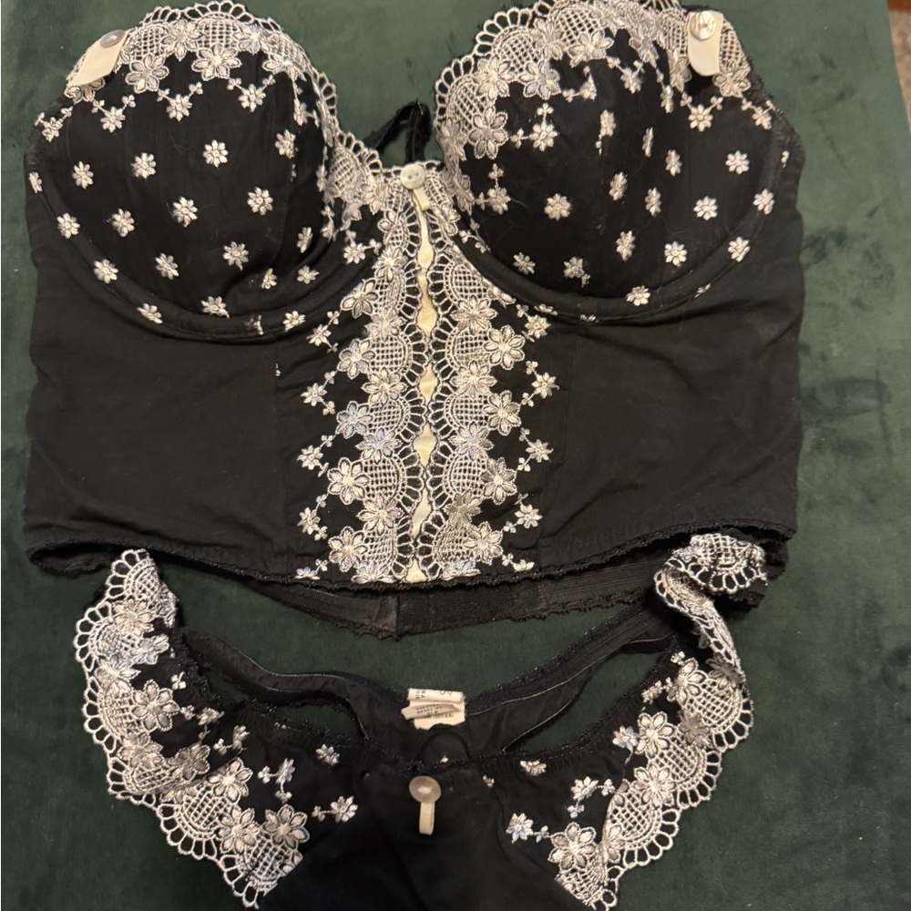 Chic Black and White Floral Lace Bustier Set